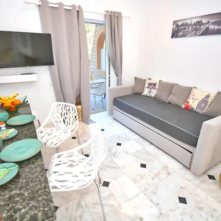 Doliva Anthi Private Jacuzzi Апартаменты *